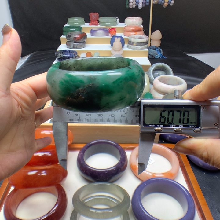 未镶嵌手镯石英质玉