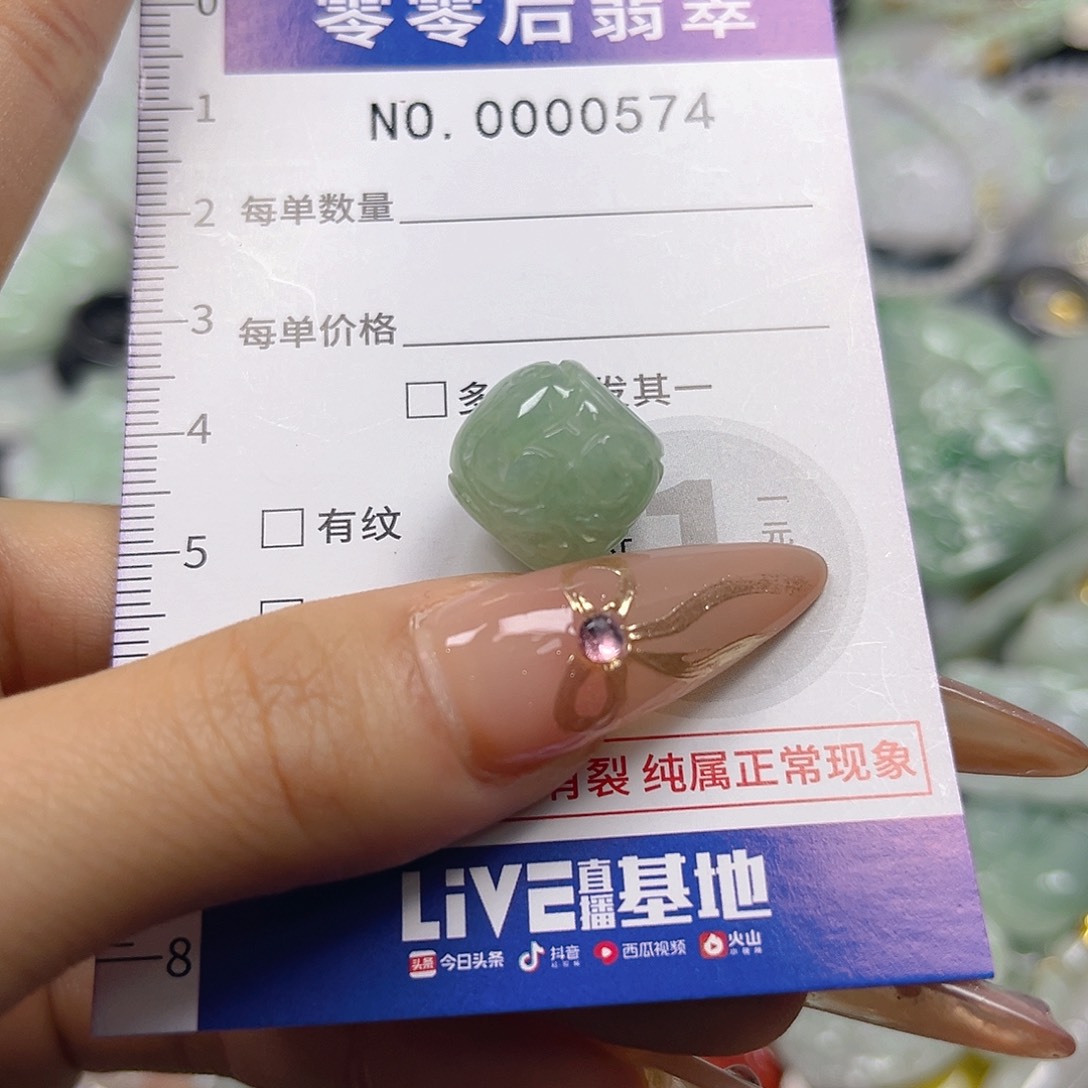 翡翠未镶嵌颈饰hhh