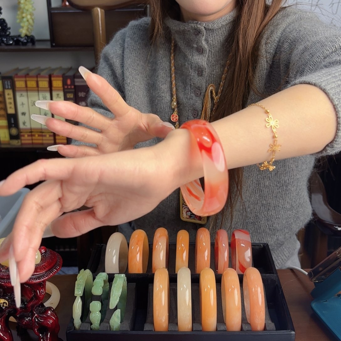 石英质玉手镯未镶嵌