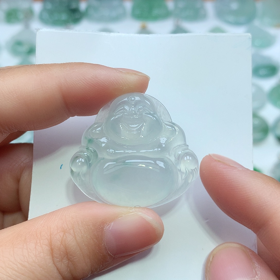 翡翠颈饰未镶嵌佛