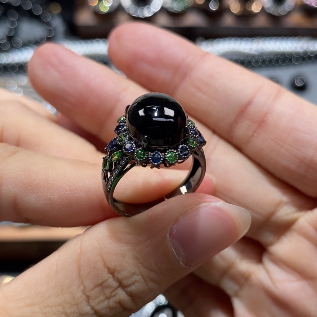 翡翠18K金镶嵌戒指