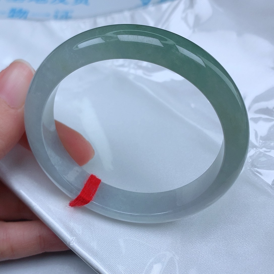 翡翠手镯未镶嵌会*?天然