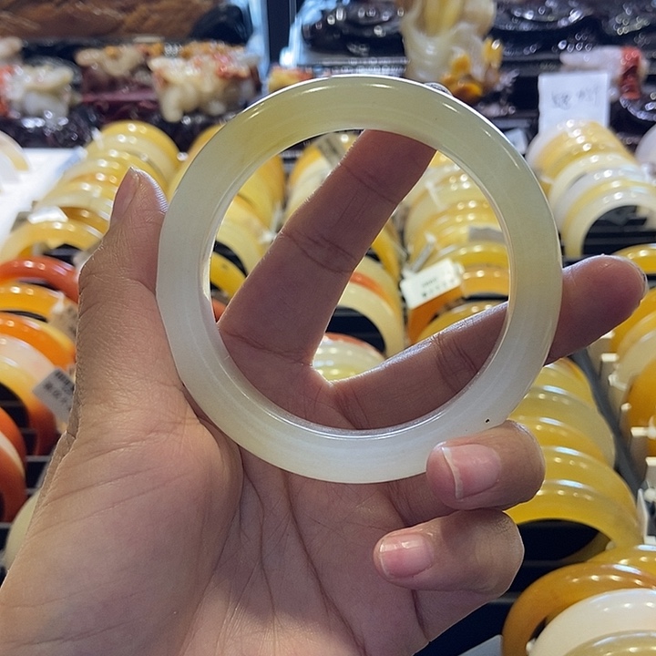 石英质玉（黄龙玉）手镯未镶嵌