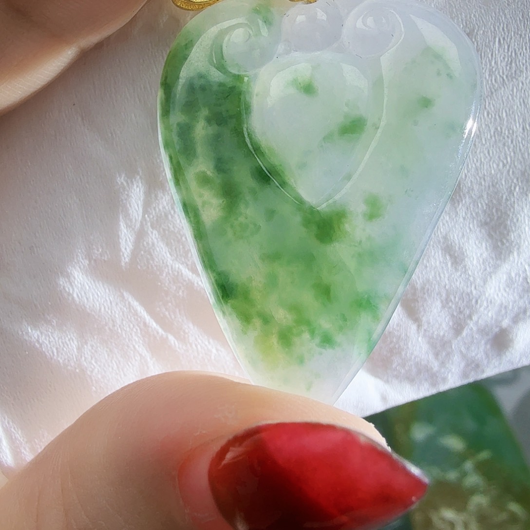 翡翠颈饰未镶嵌心