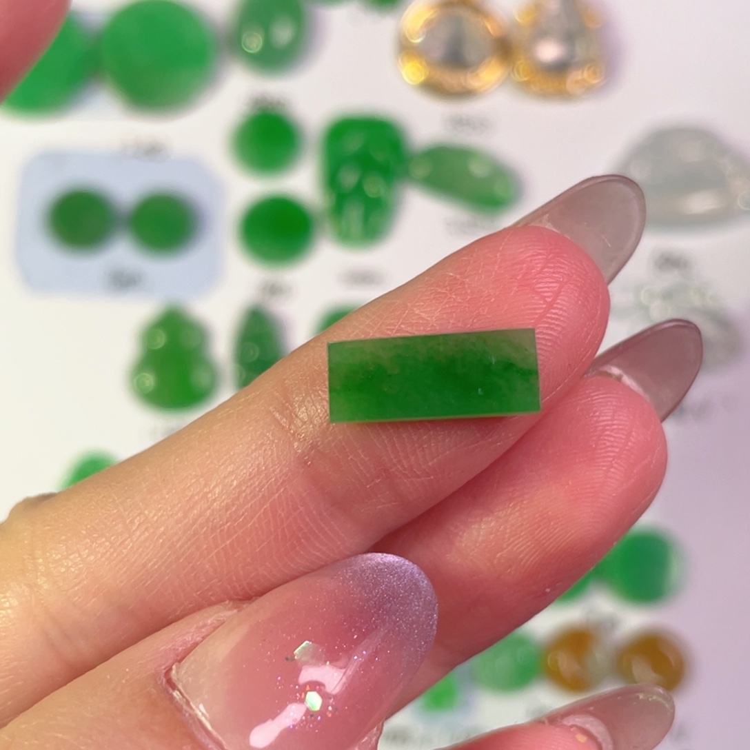 翡翠未镶嵌颈饰裸石