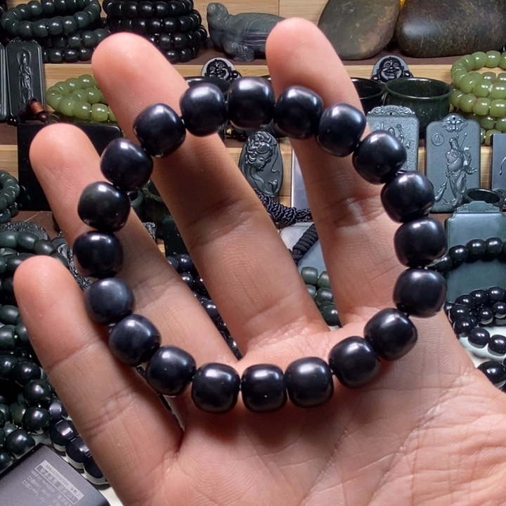 和田玉（墨玉）卡8老型未镶嵌