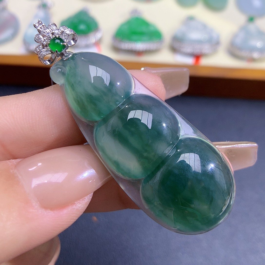 翡翠颈饰18K金镶嵌福豆