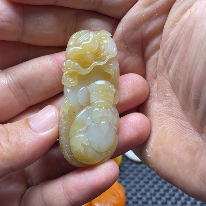 乐***呵和田玉未镶嵌颈饰