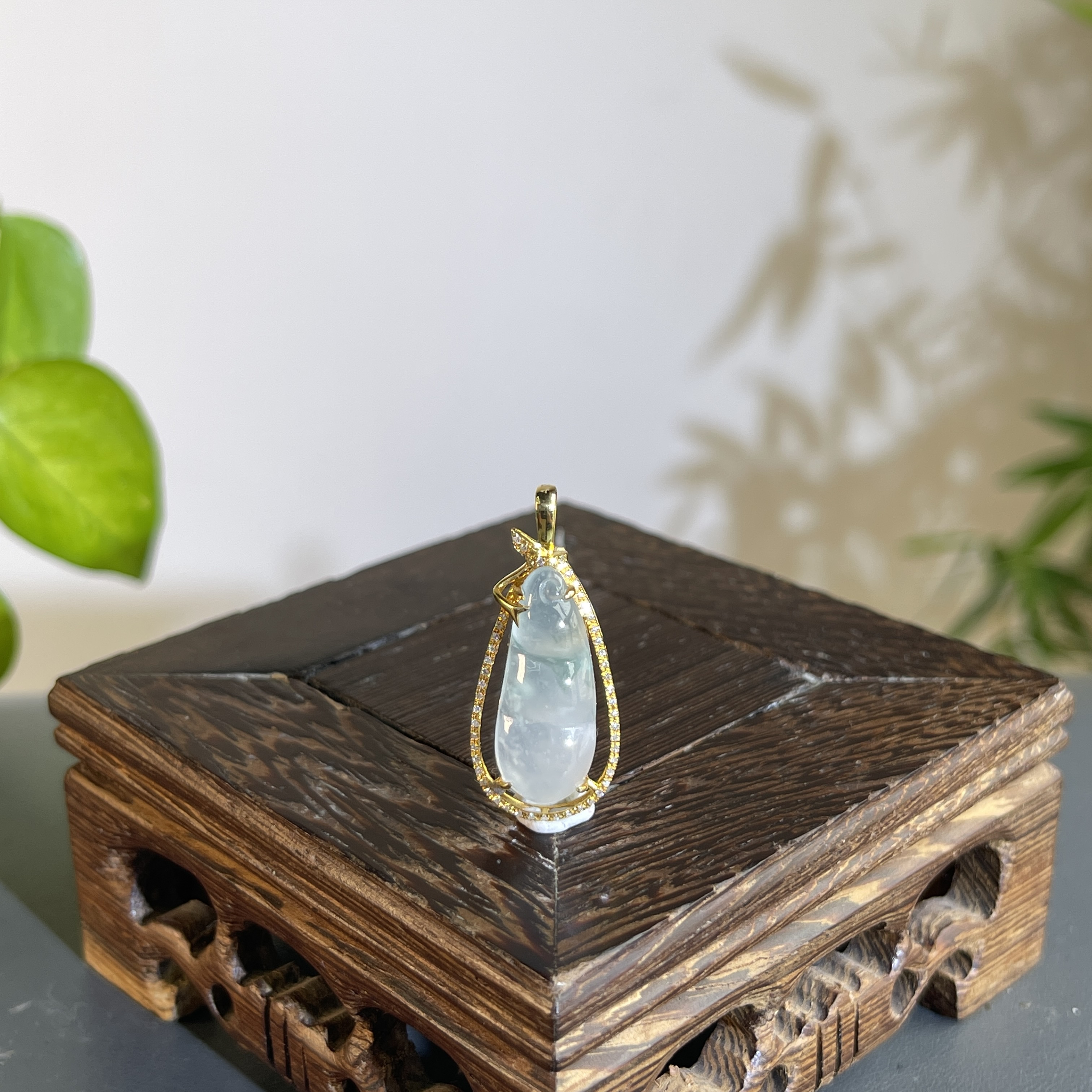 JCA06-172  天然缅甸A货翡翠 18K含钻镶嵌福豆