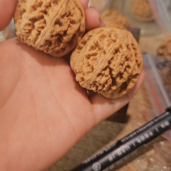 文玩核桃吊坠44粗筋