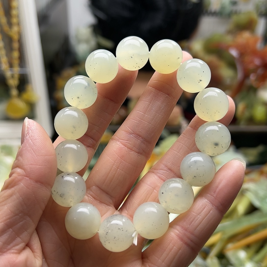 蛇纹石玉颈饰合金