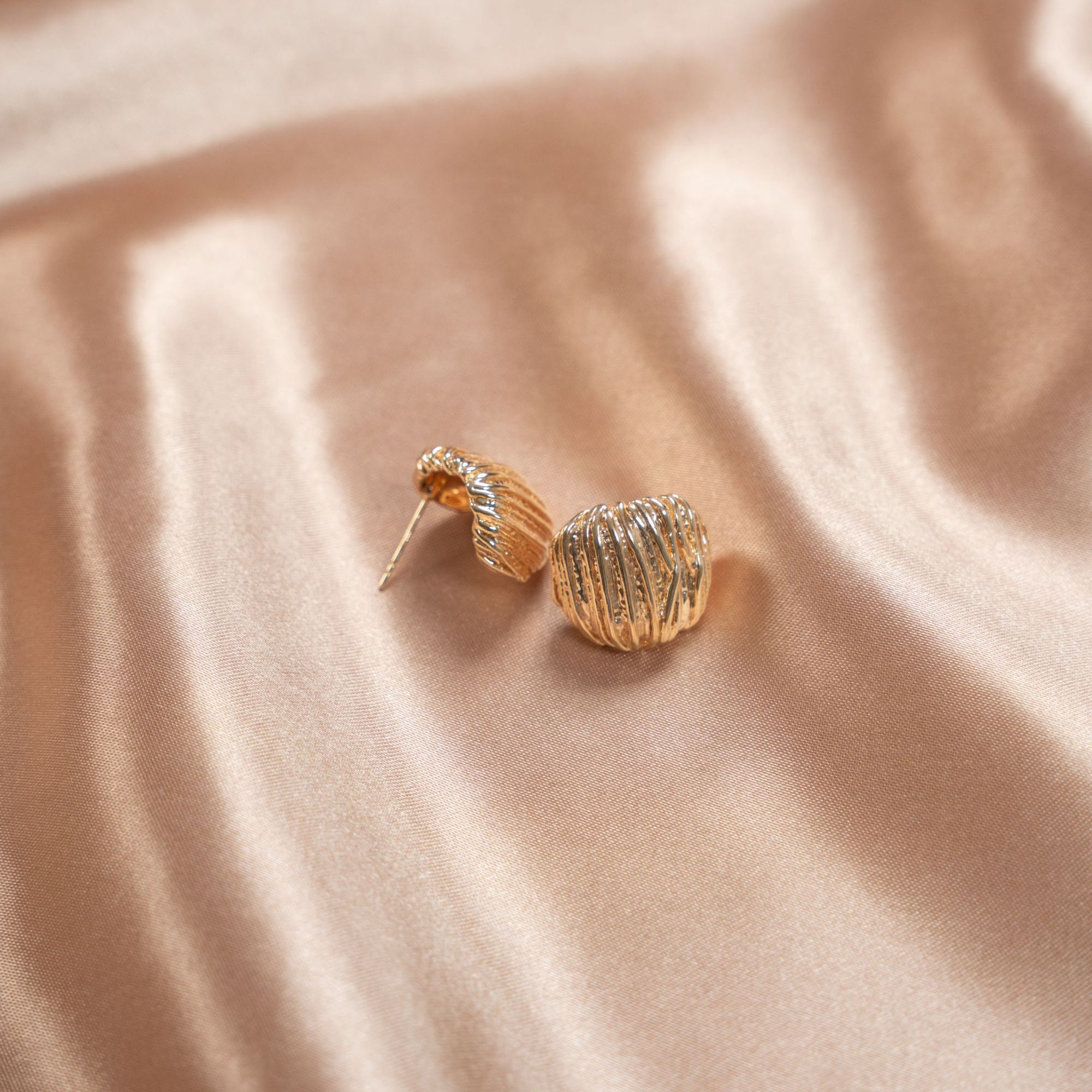 18K金精致优雅轻奢半弯素金耳饰