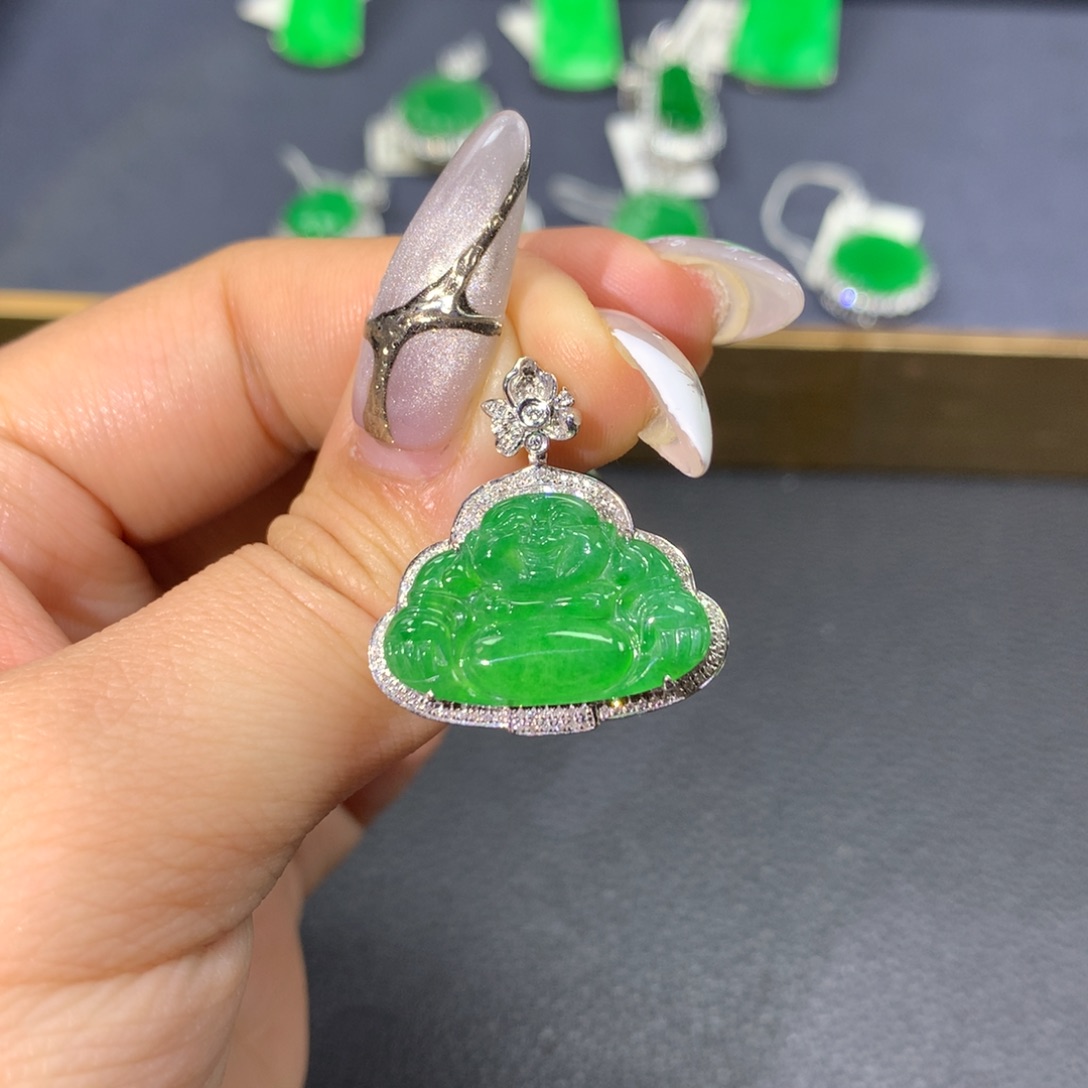 翡翠颈饰18K金镶嵌翡翠