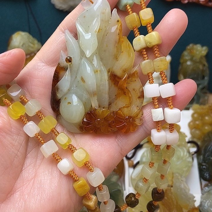 蛇纹石玉合金颈饰