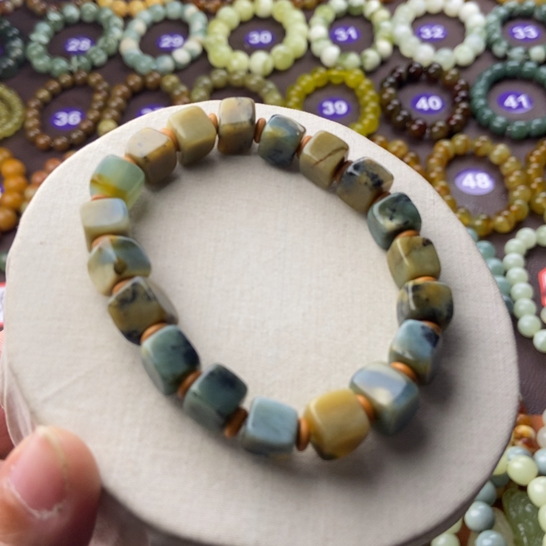 蛇纹石玉手串未镶嵌