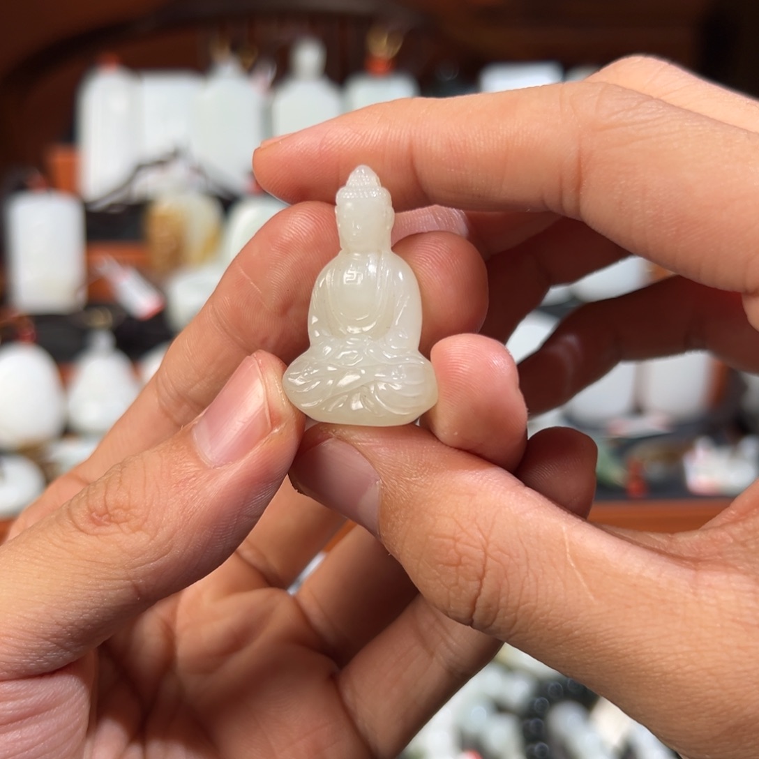 冕***冕和田玉未镶嵌颈饰