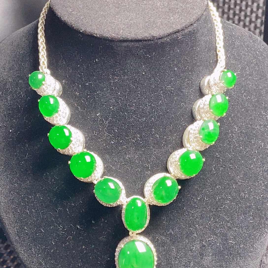 颈饰未镶嵌翡翠            