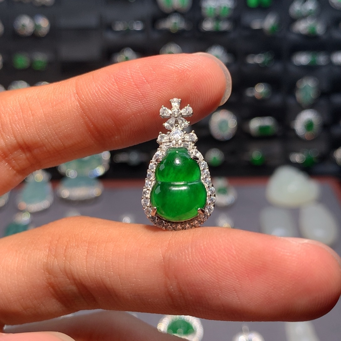 翡翠未镶嵌吊坠(不含链)