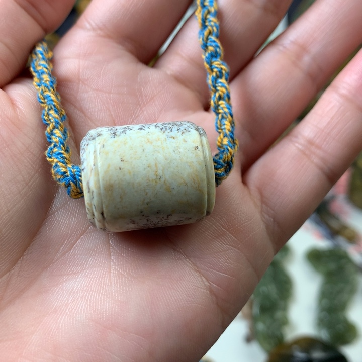 透闪石质玉挂件未镶嵌