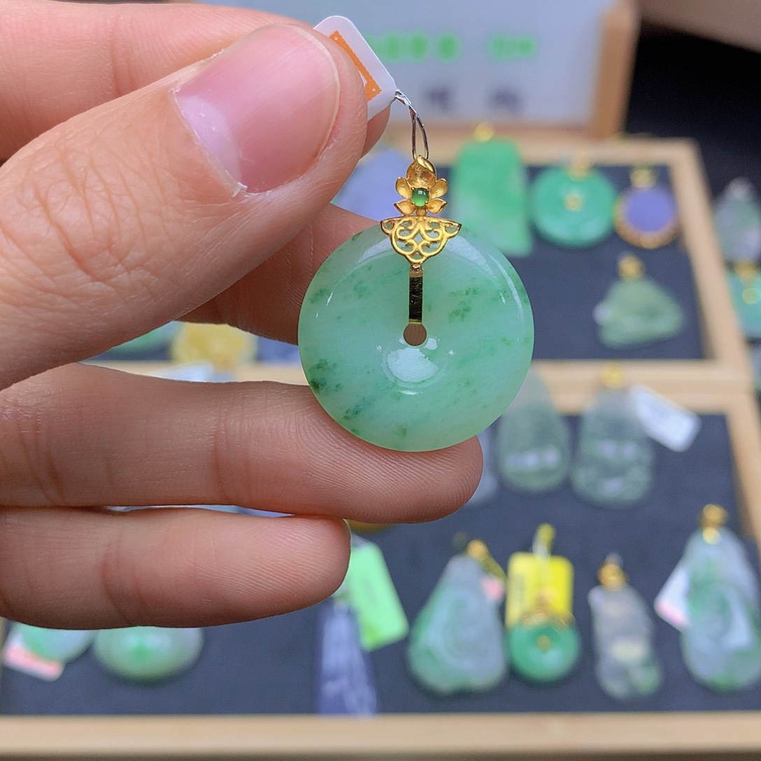 翡翠颈饰18K金镶嵌翡翠 