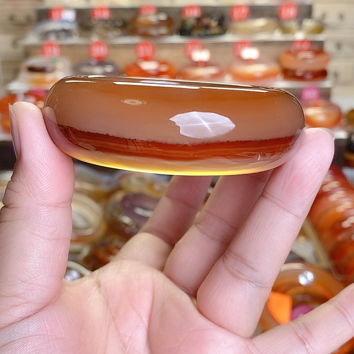 玛瑙/玉髓手镯未镶嵌天*