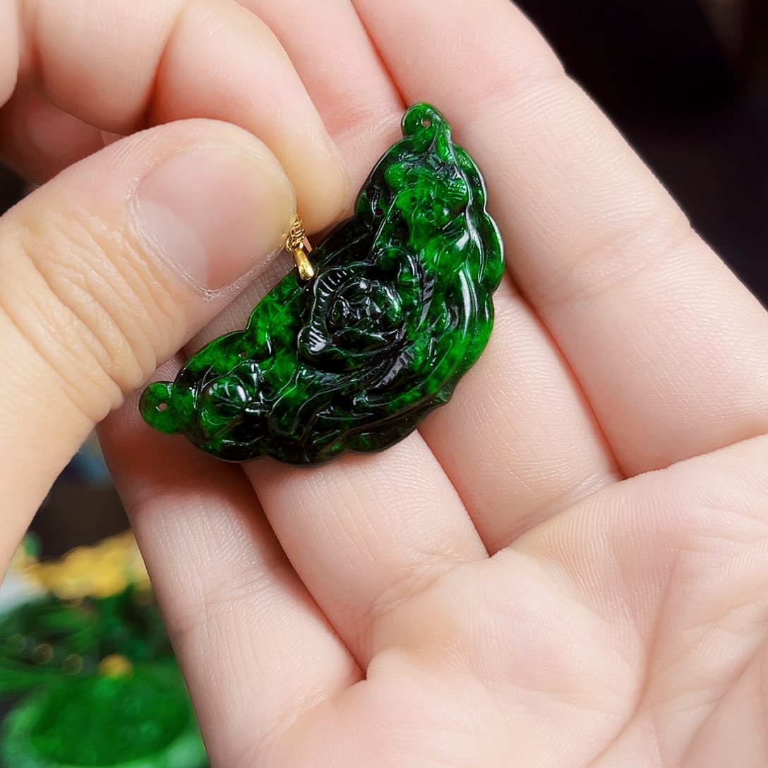 翡翠颈饰18K金镶嵌吊坠