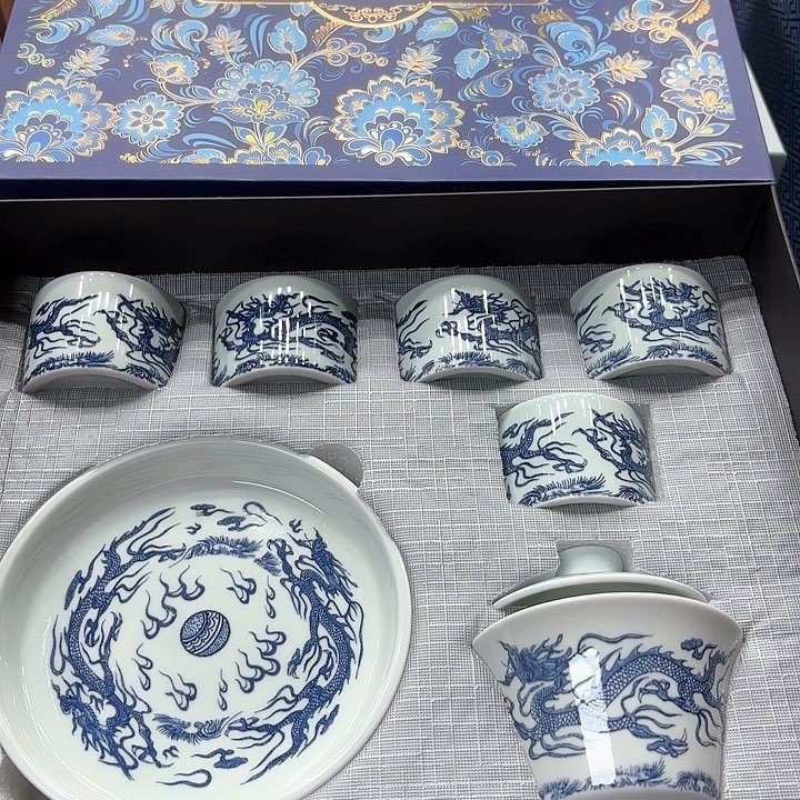 孤品茶具套装等。        