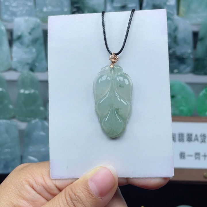 颈饰18K金镶嵌翡翠叶子