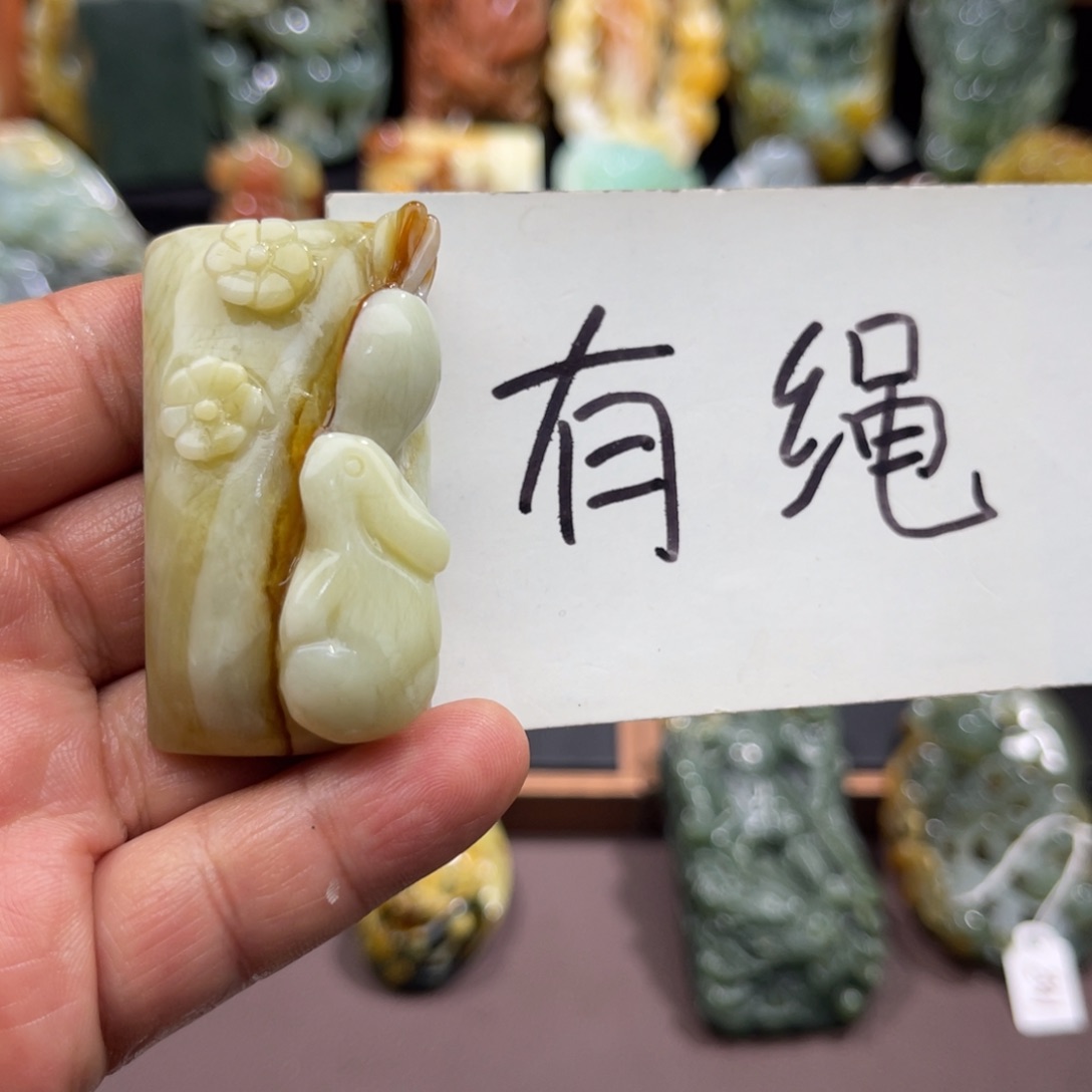 蛇纹石玉未镶嵌颈饰