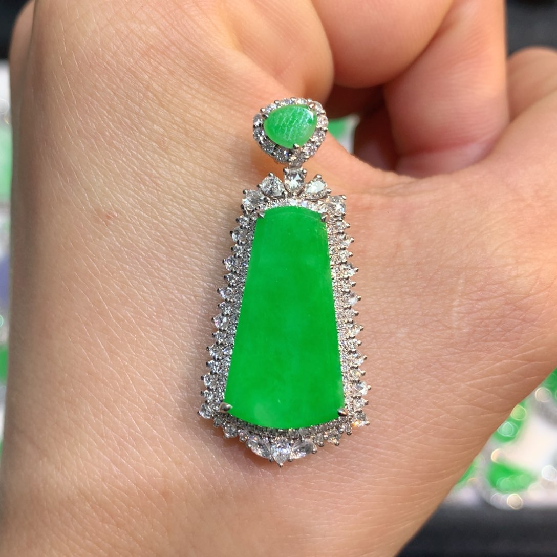 翡翠颈饰18K金镶嵌缅甸翡翠