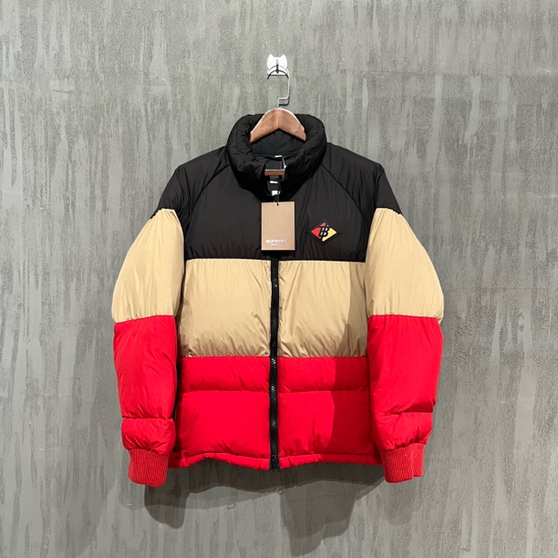 未使用 BURBERRY/博柏利 经典TBlogo三拼色厚款羽绒服 L码 Z00553