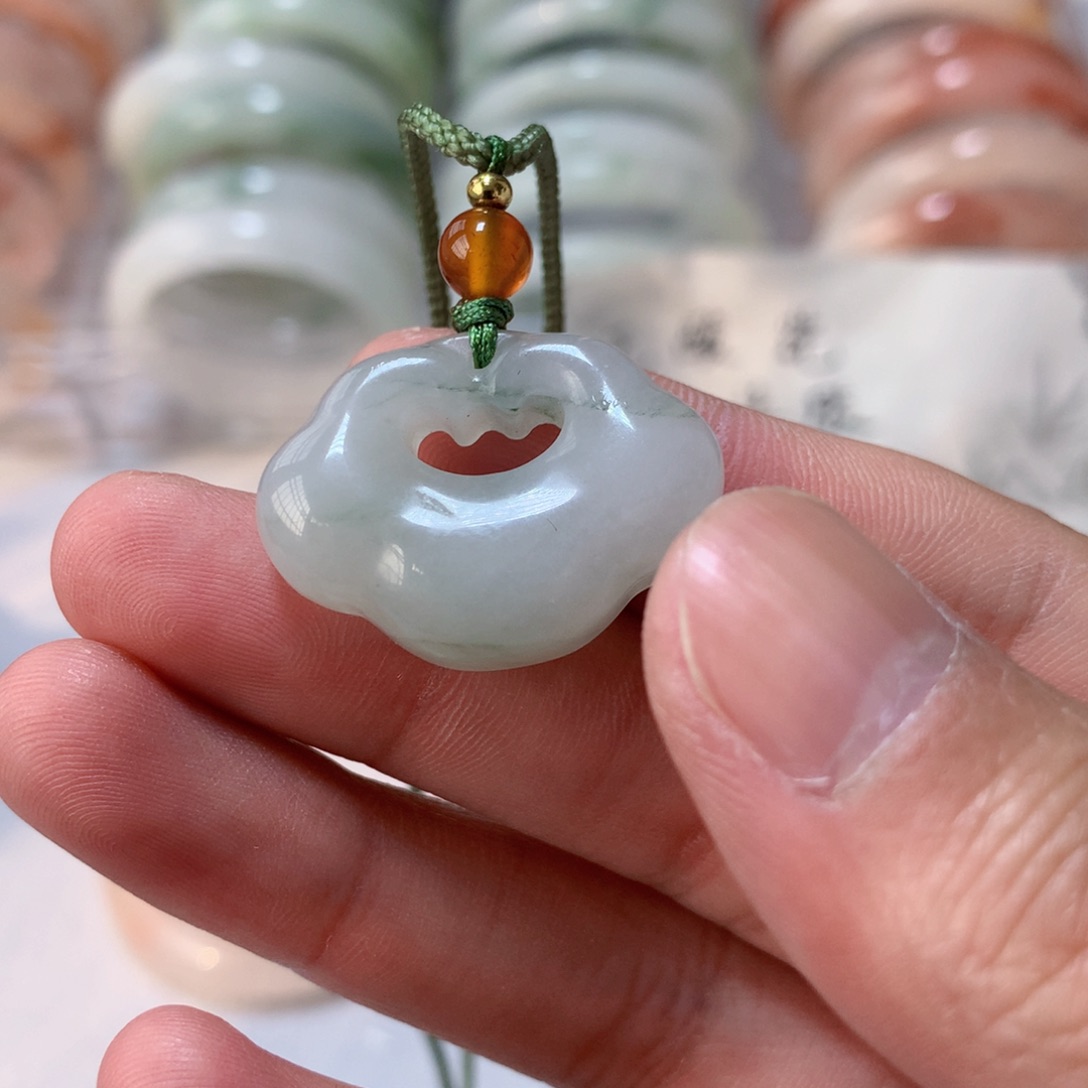 石英质玉颈饰未镶嵌