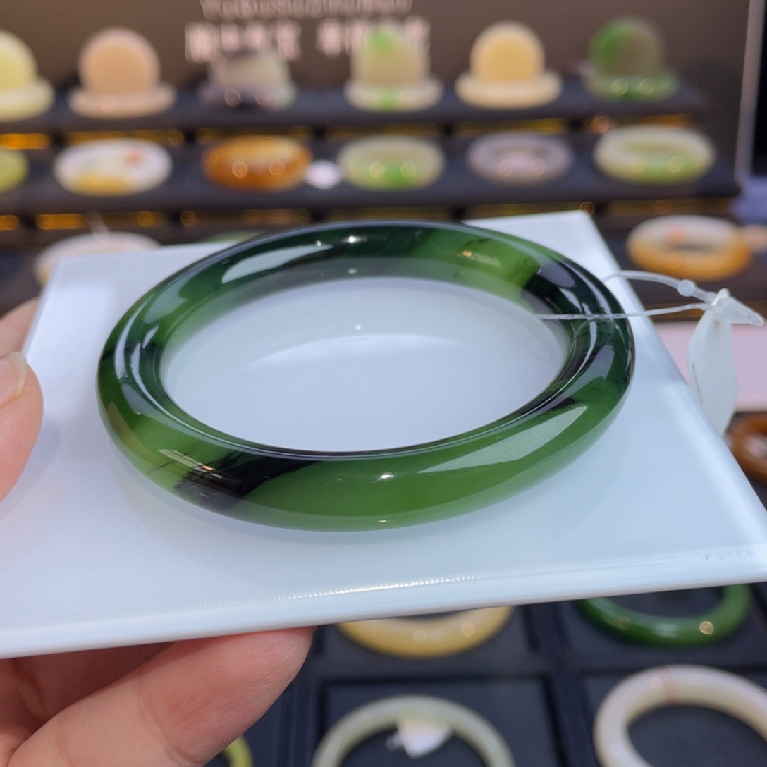 和田玉手镯未镶嵌意境感红皮老料手镯5657
