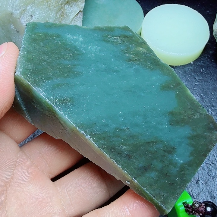 和田玉（糖玉）未镶嵌珠宝奇石