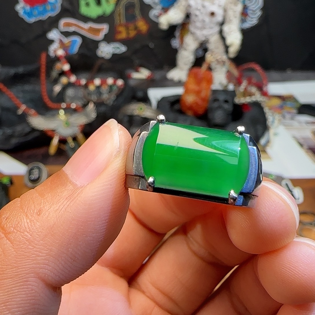 T***T翡翠银S925镶嵌戒指