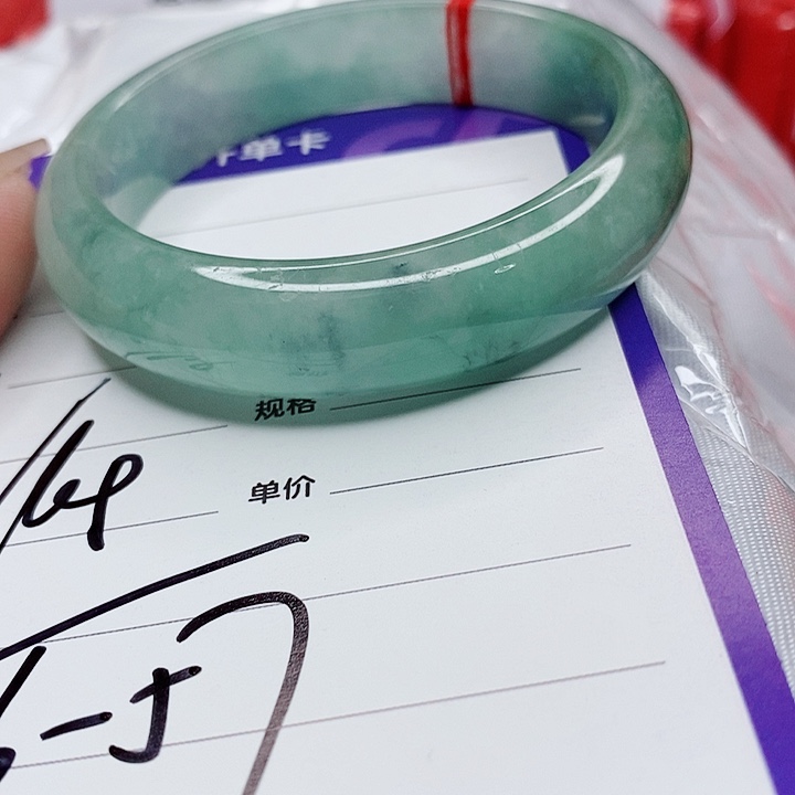 翡翠手镯（圆镯）未镶嵌