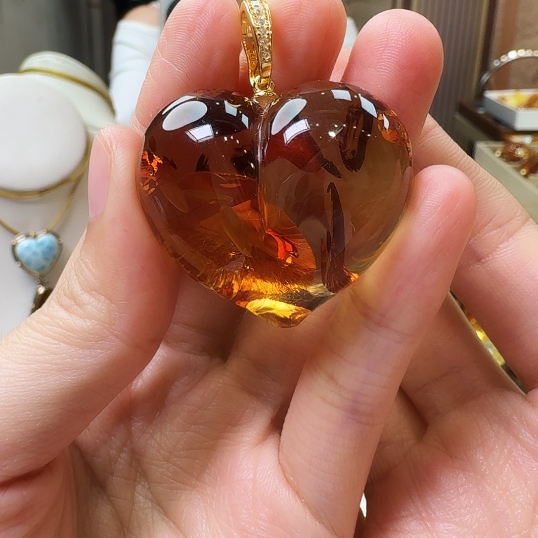 琥珀未镶嵌颈饰吊坠