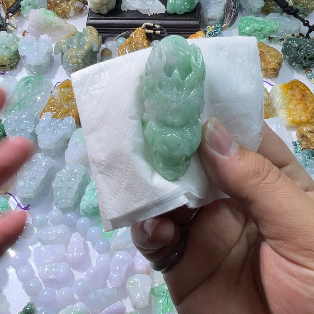 翡翠颈饰未镶嵌天然