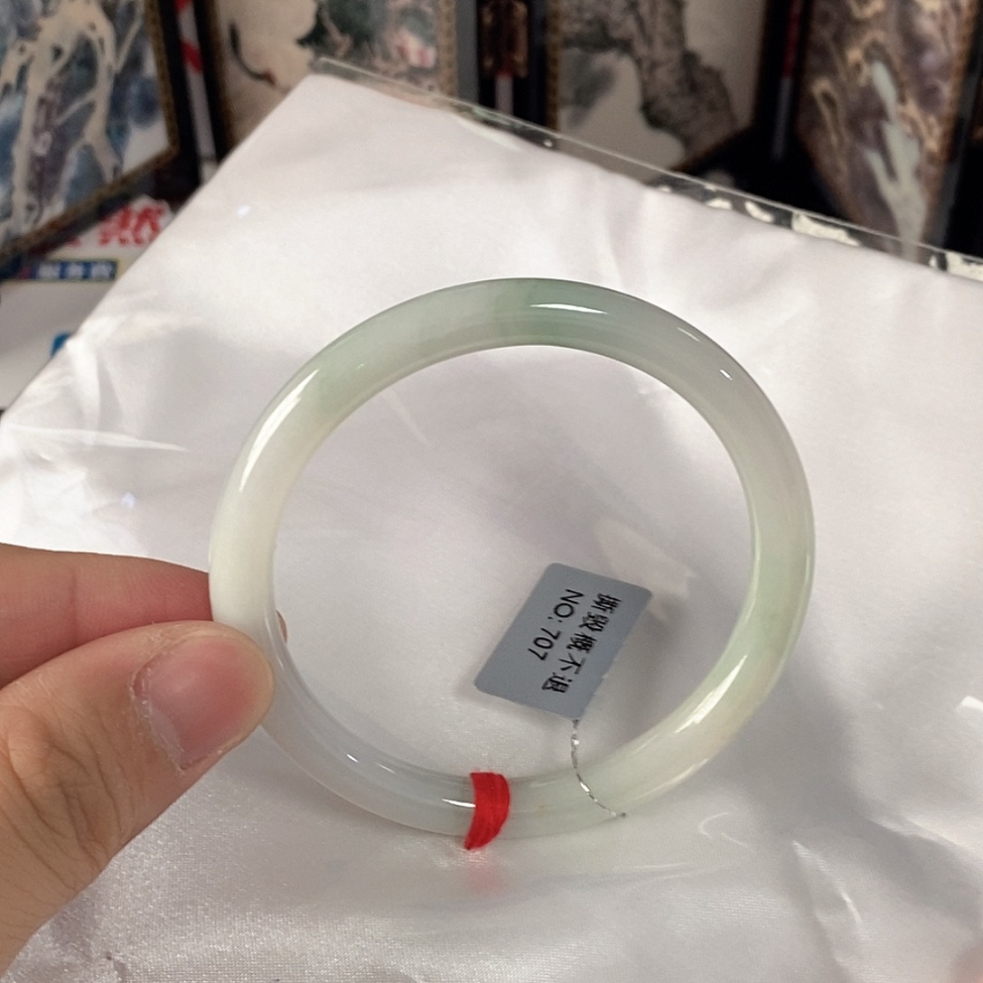 翡翠未镶嵌手镯（圆镯）