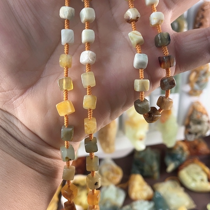 蛇纹石玉未镶嵌颈饰小*