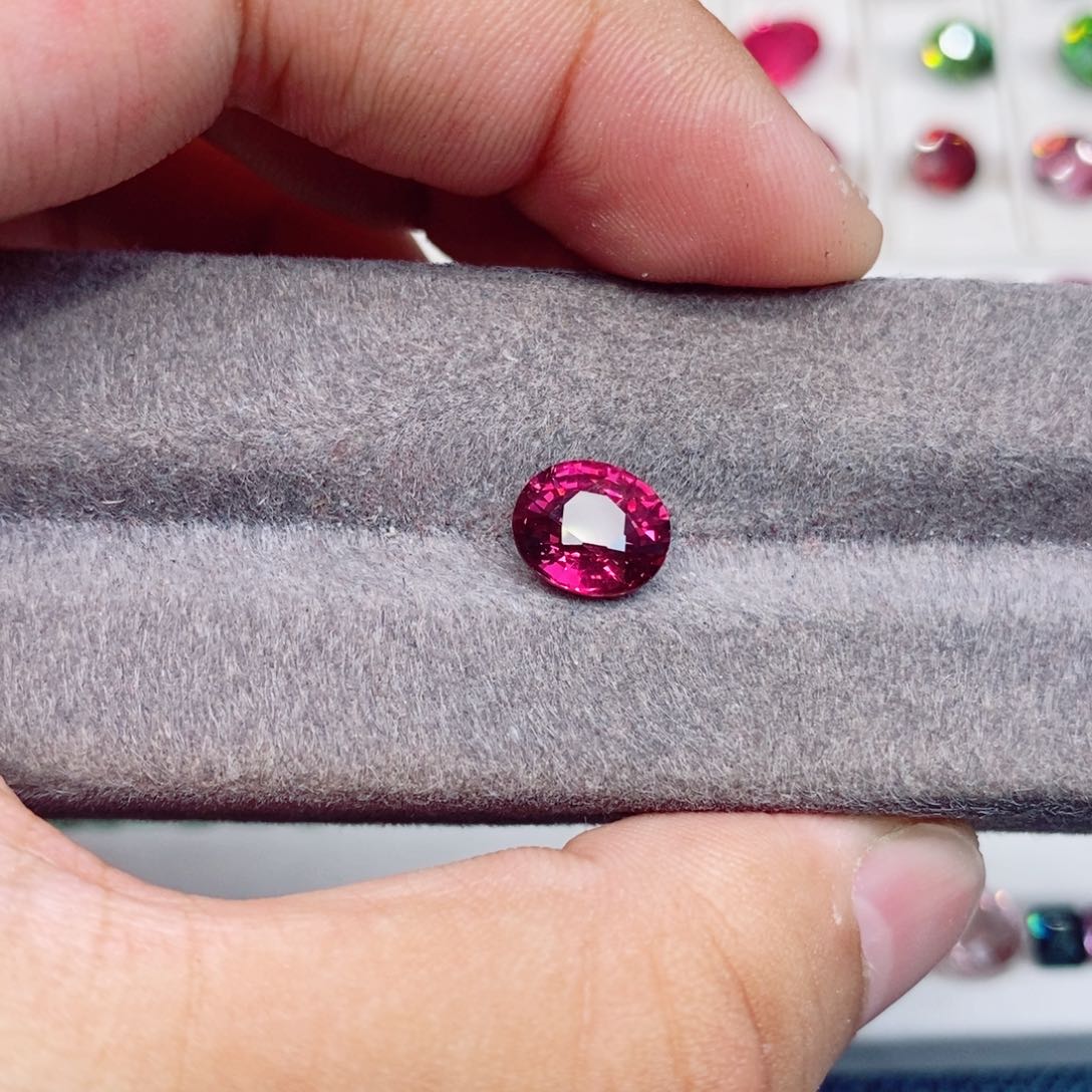 石榴石（紫牙乌）裸石未镶嵌镁铝石榴3.1克拉