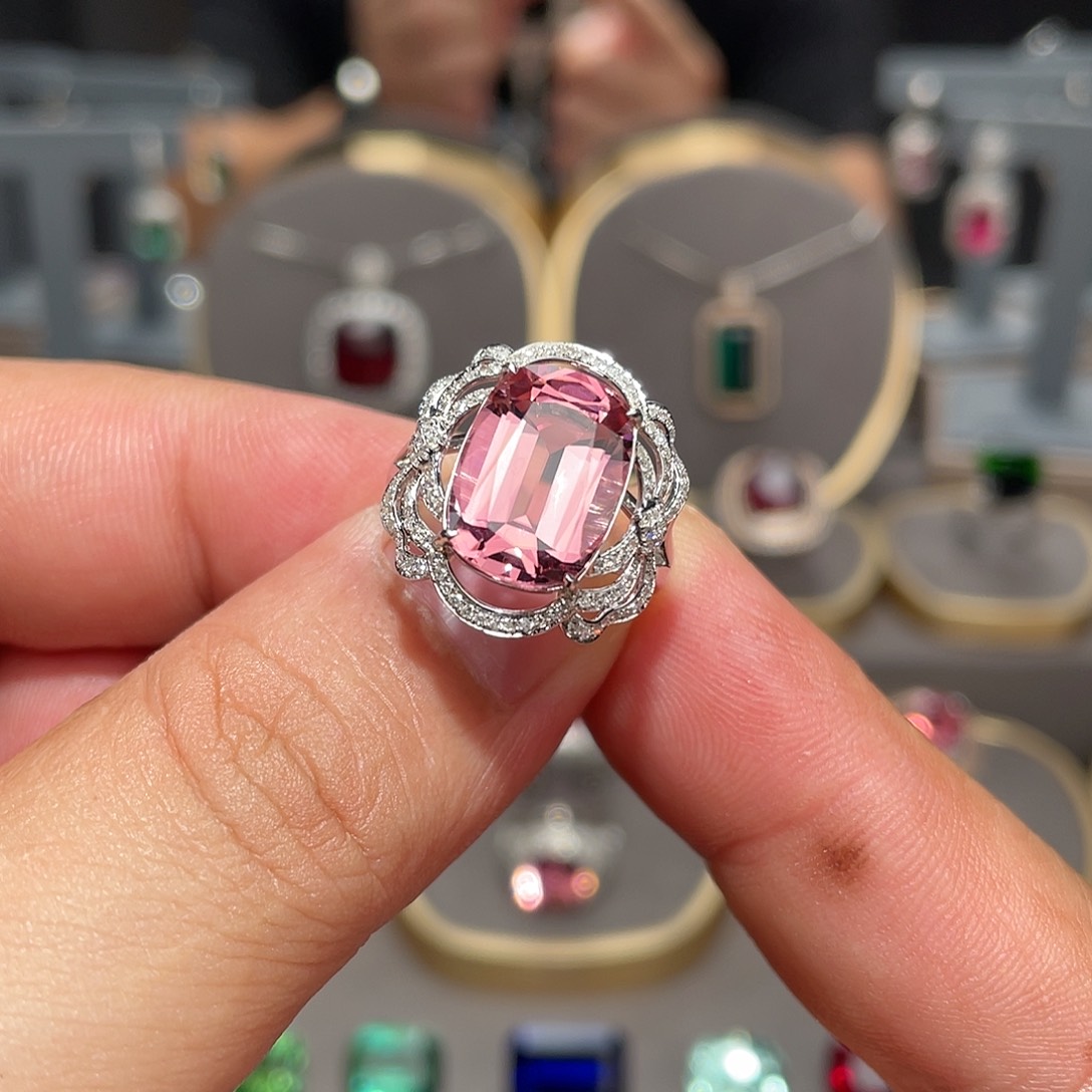 18K金镶嵌戒指碧玺5.84ct