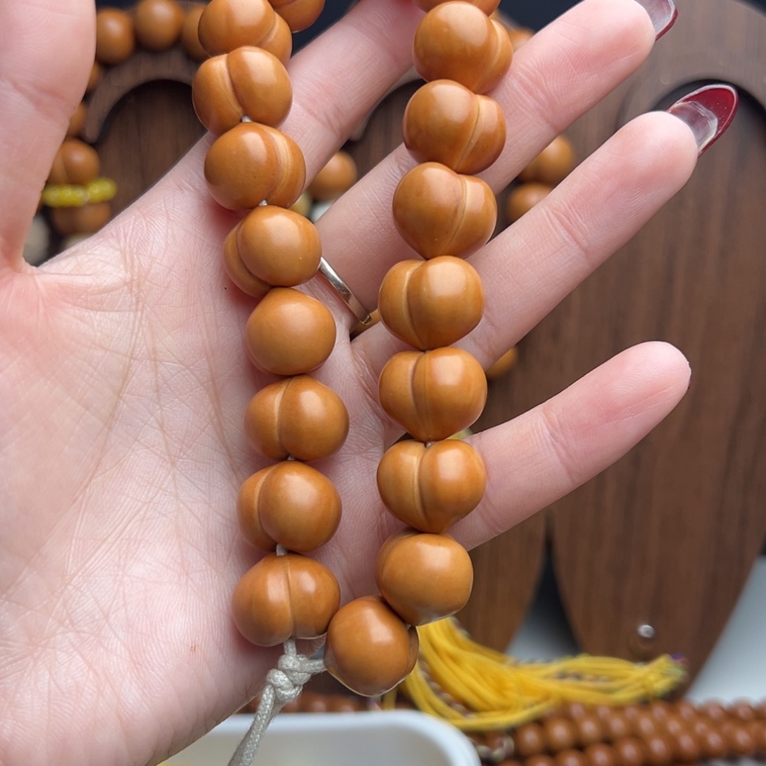 N***.猴头核桃吊坠屁桃