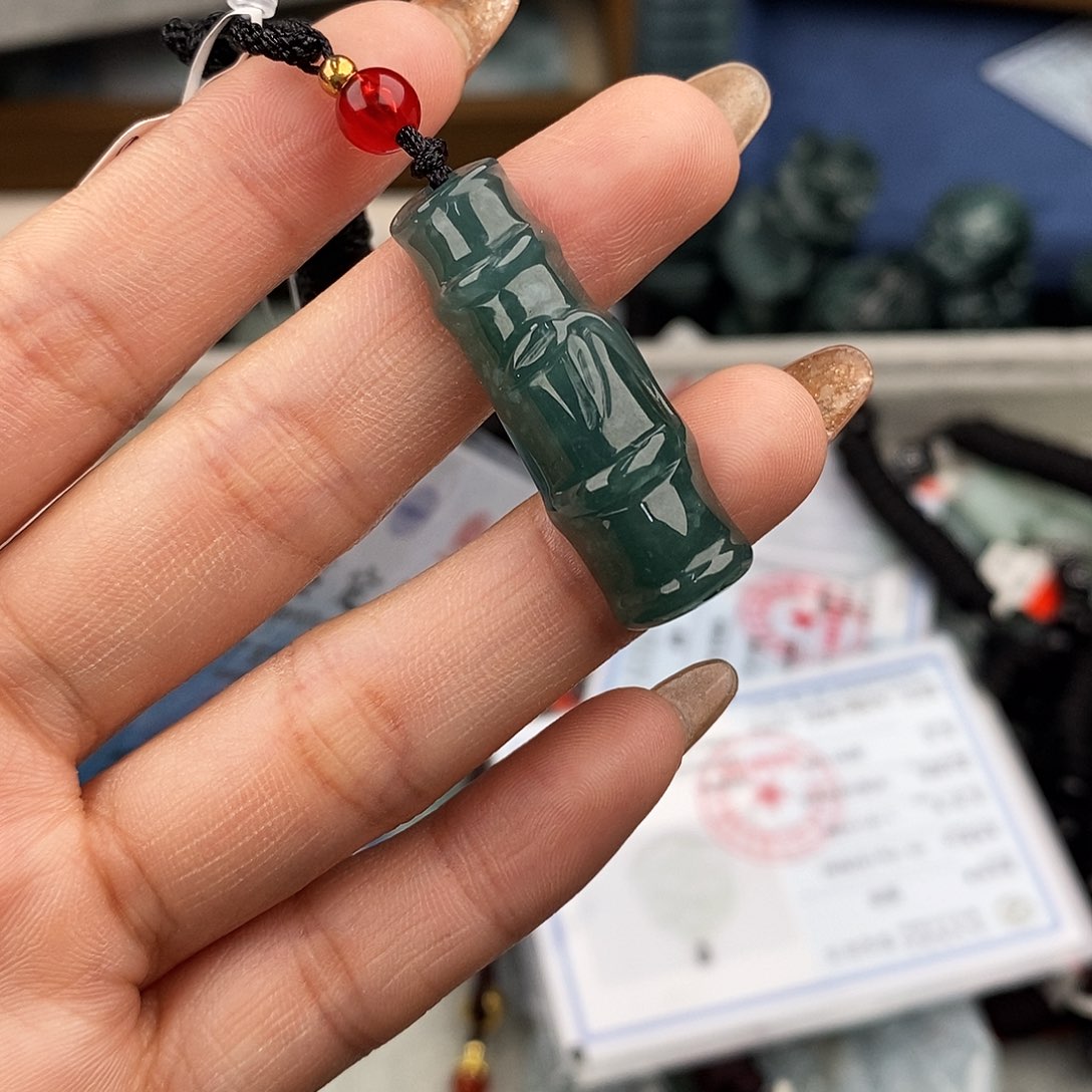 翡翠颈饰未镶嵌一