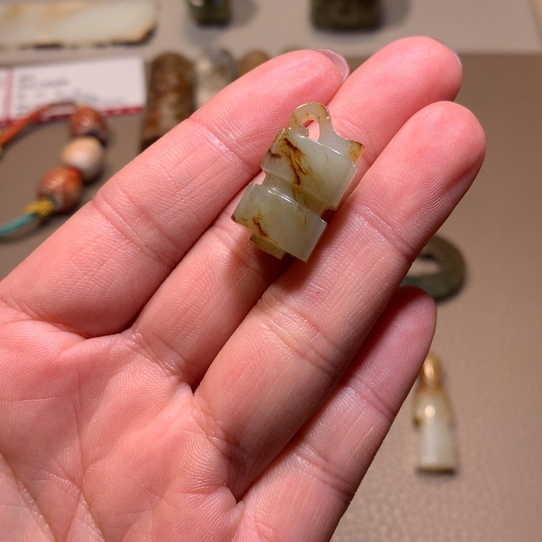 和田玉（糖玉）颈饰未镶嵌董****室