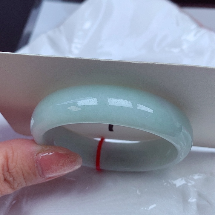 翡翠手镯未镶嵌翡翠