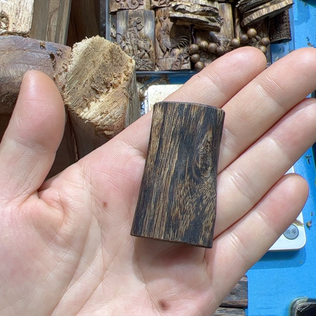 沉香吊坠黑棋素牌10克