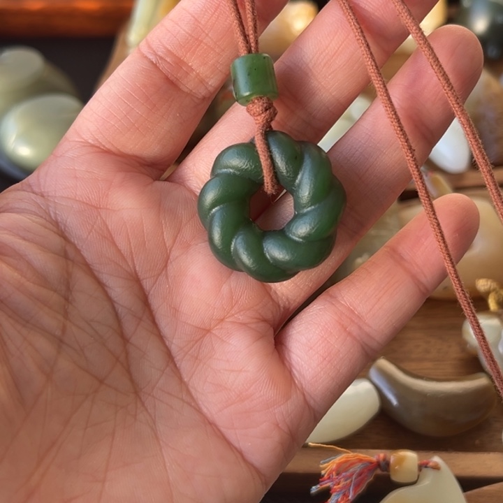 颈饰未镶嵌和田玉