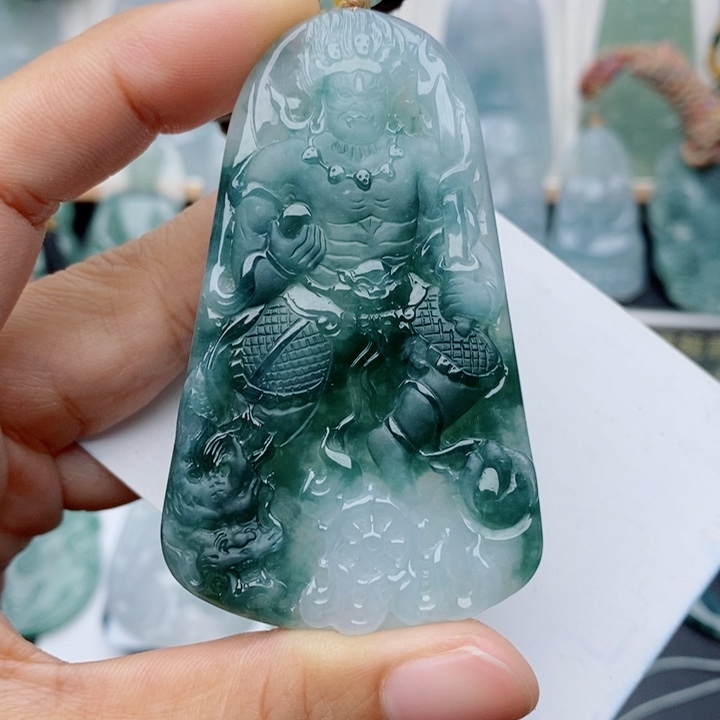 翡翠未镶嵌颈饰御龙不动