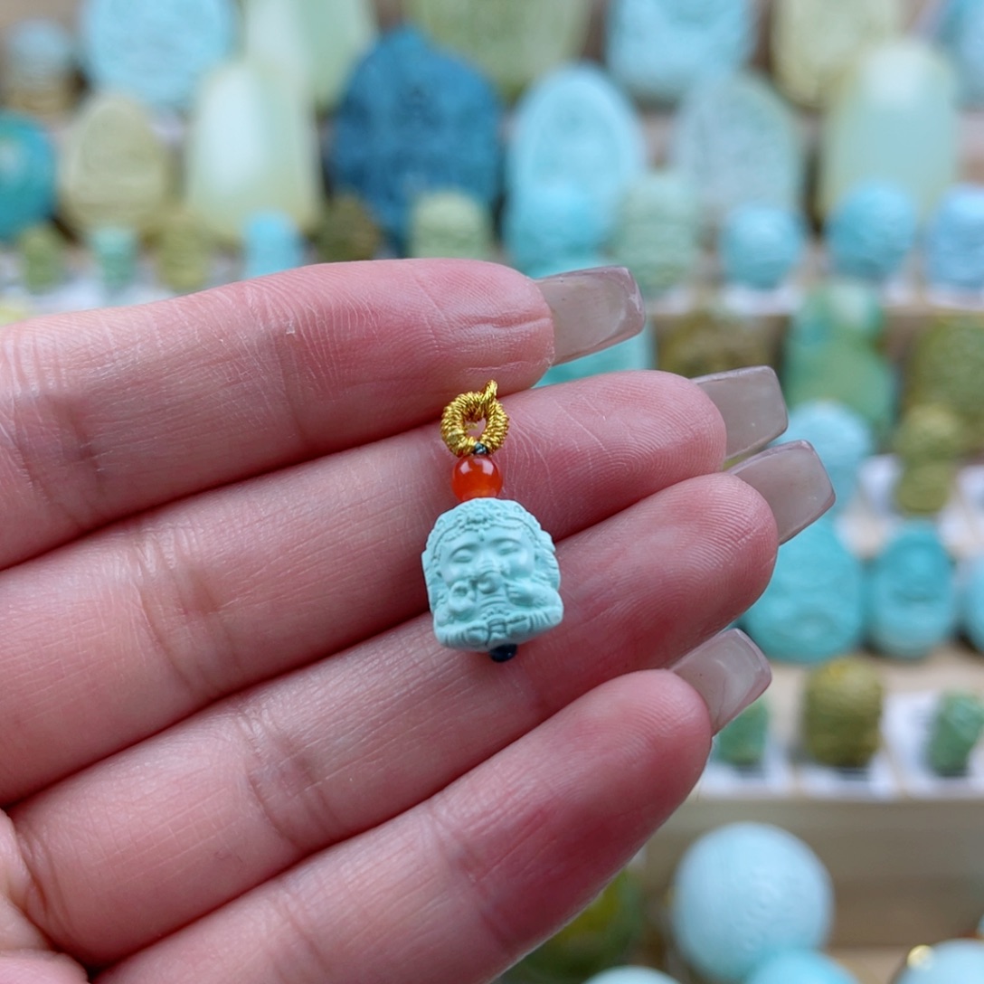 绿松石未镶嵌珠宝奇石